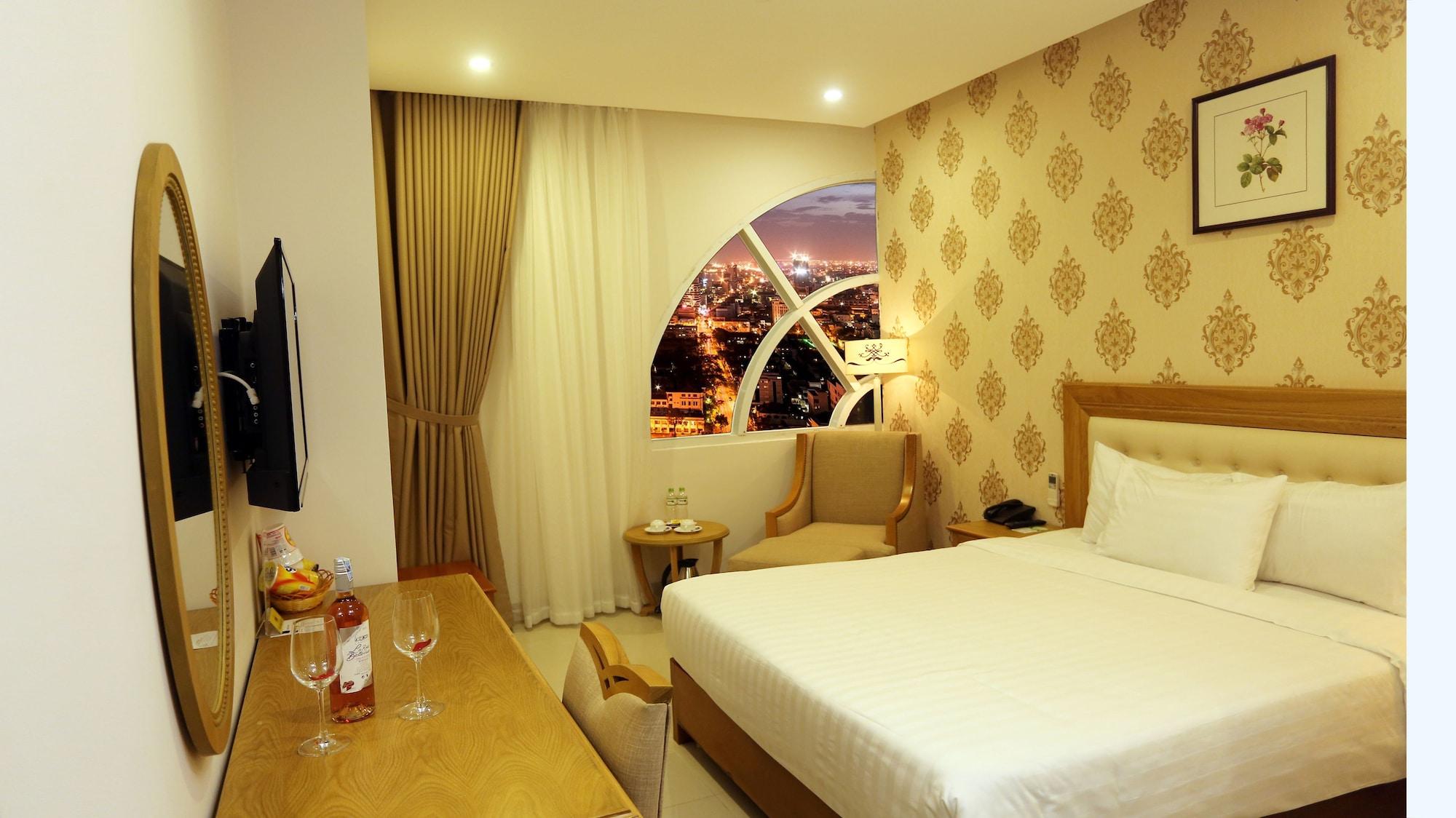 Royal Family Hotel Da Nang Exterior photo