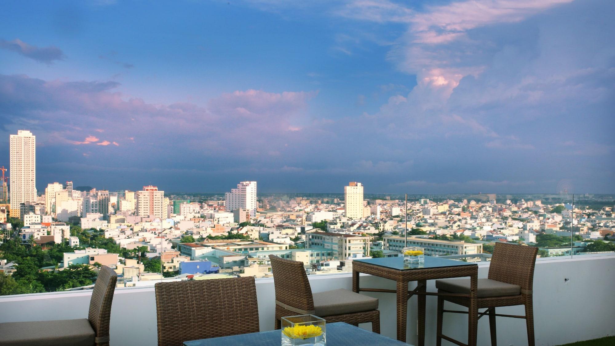 Royal Family Hotel Da Nang Exterior photo