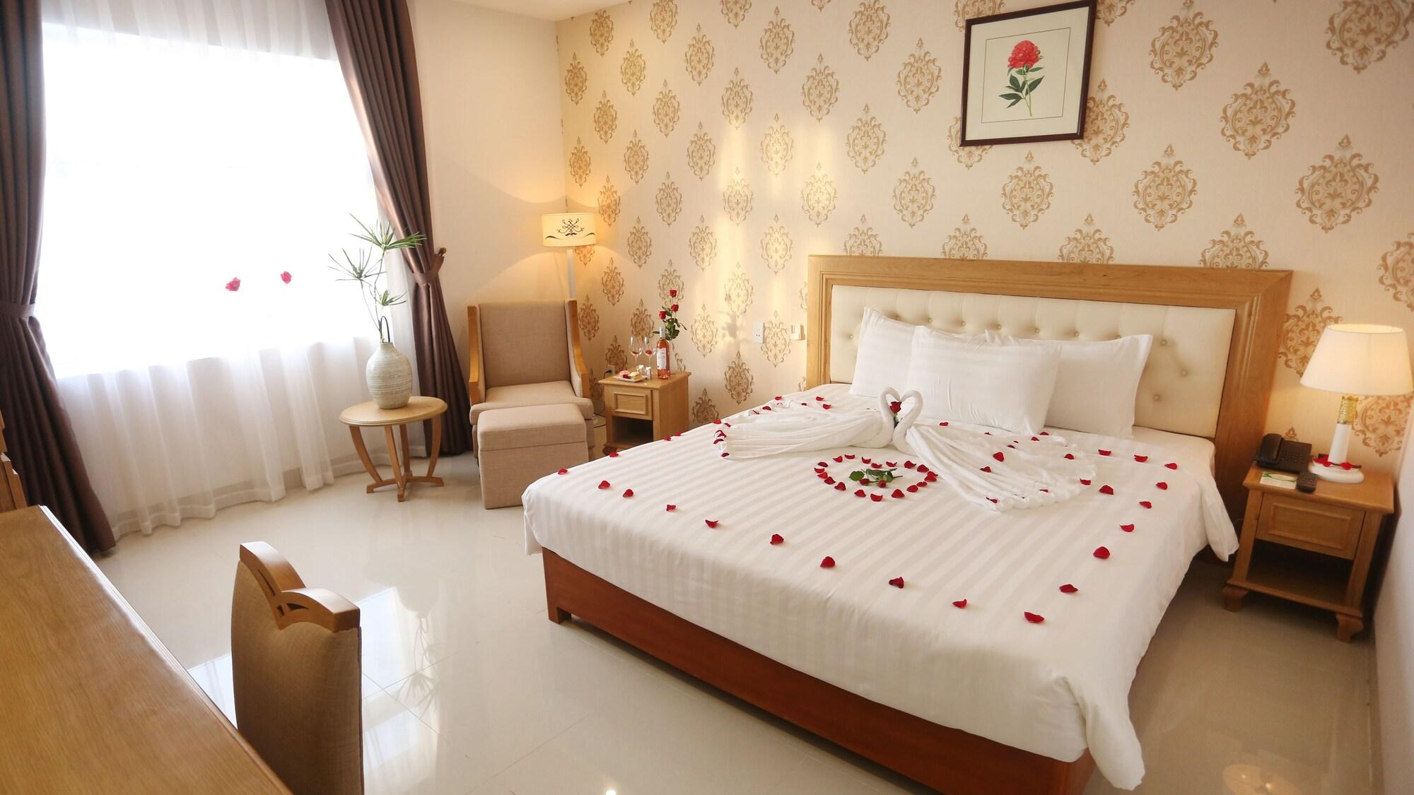 Royal Family Hotel Da Nang Exterior photo
